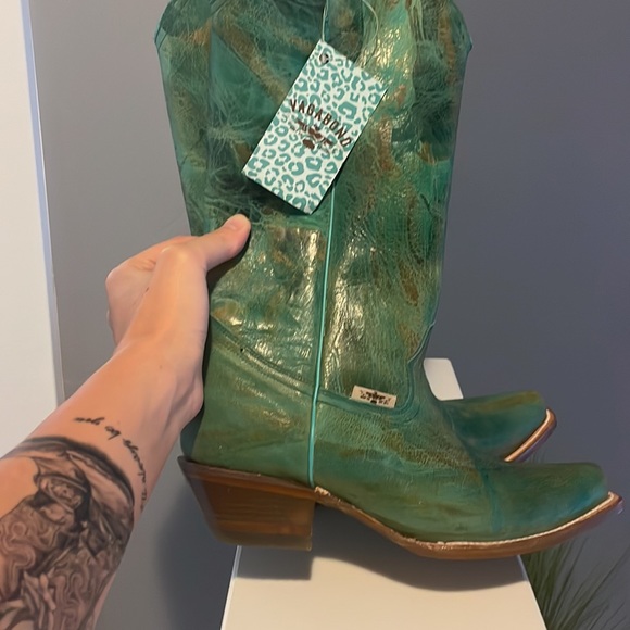 Vegabond Boot Co. The Kingman Turquoise Snip Toe Boot - Picture 16 of 17